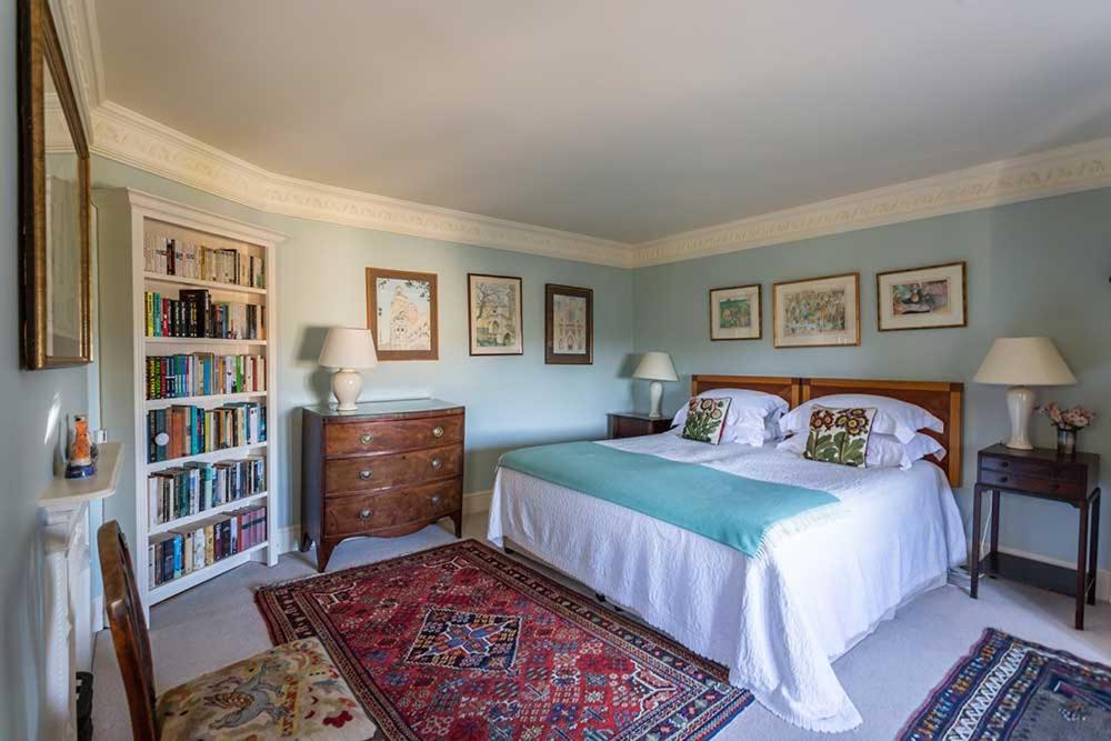 Clapton Manor Bed & Breakfast