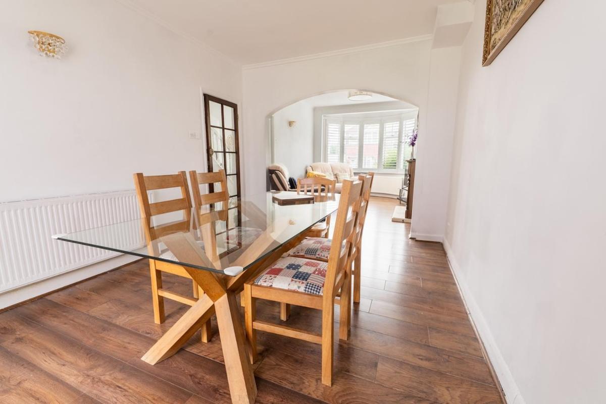 EEJs Grand 5 Bed Home- London, Greenwich