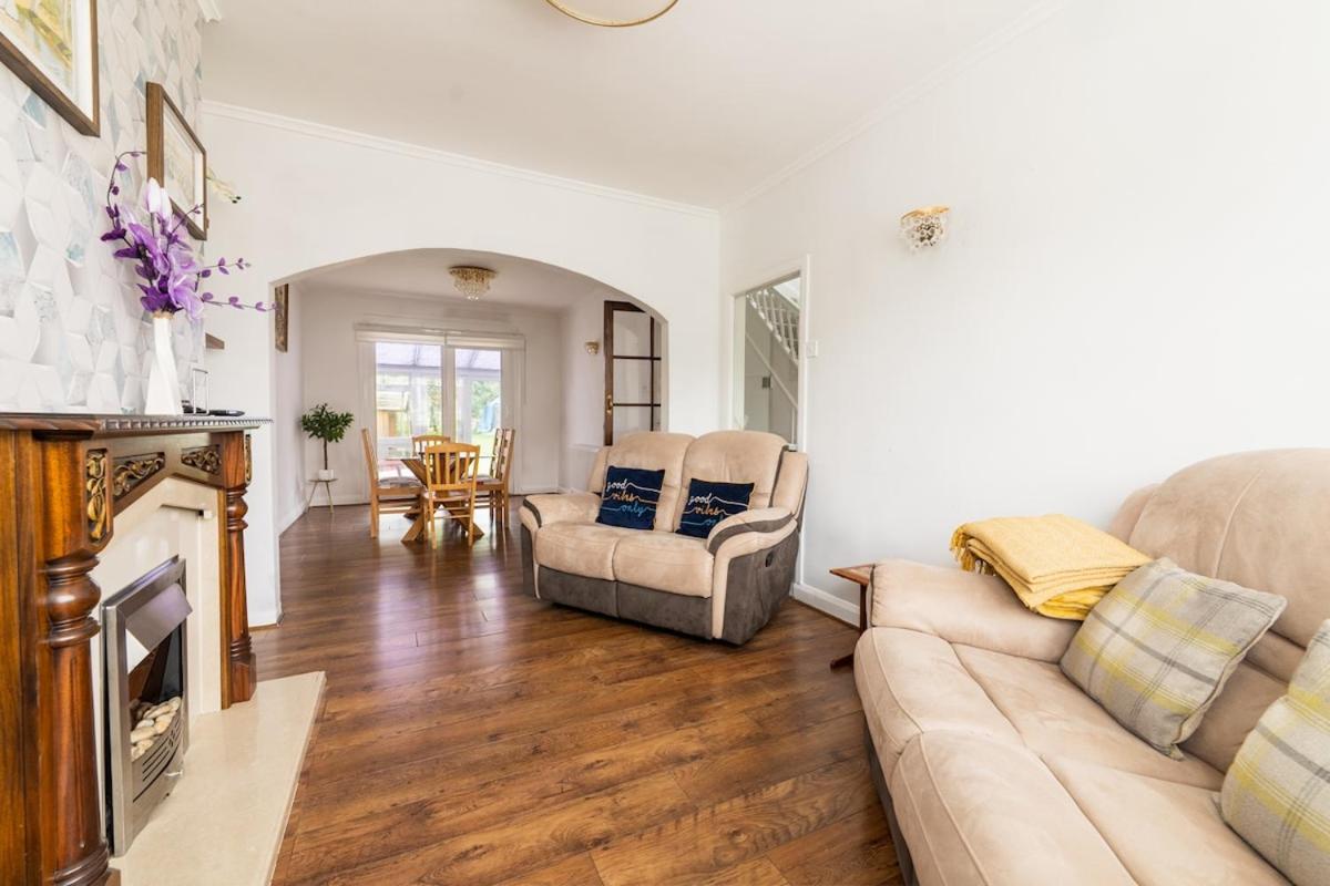 EEJs Grand 5 Bed Home- London, Greenwich
