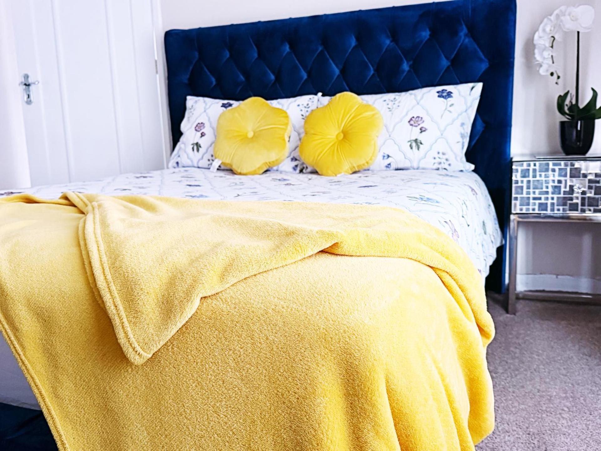 The Serene Stays Sleeps 6 with Garden