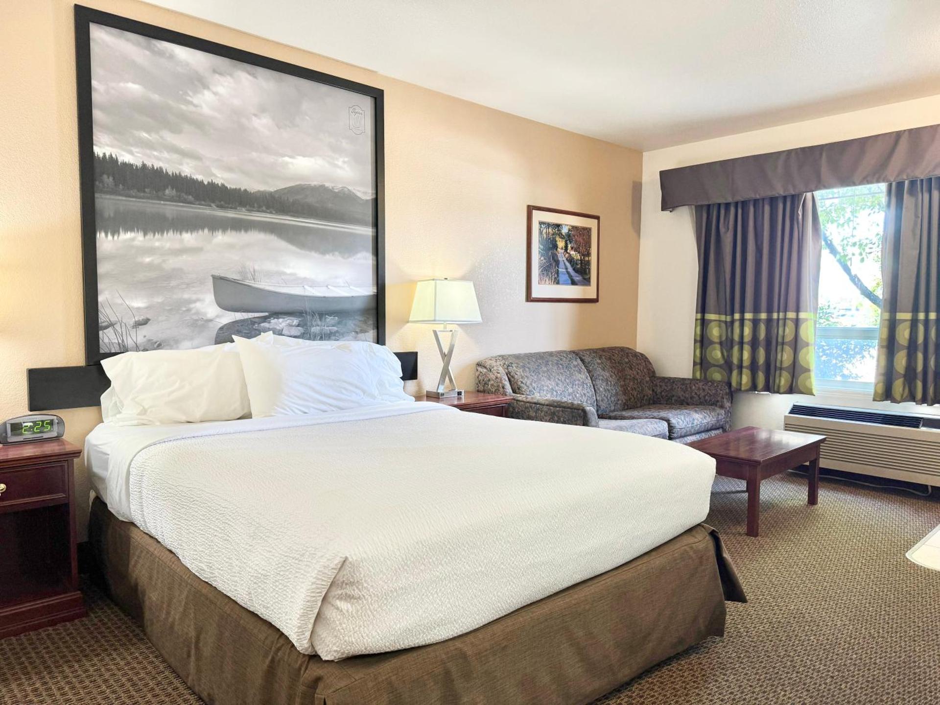 Queen Room - Disability Access - Non-Smoking