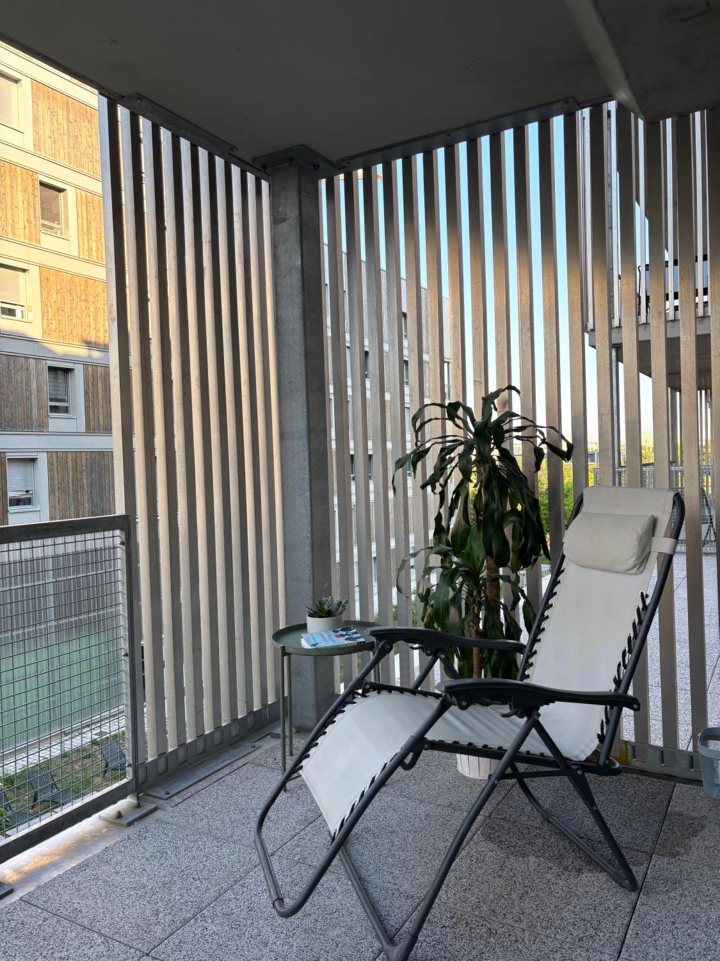 Côté Parc - appt entier neuf et cosy, parking & au pied du métro à Lyon