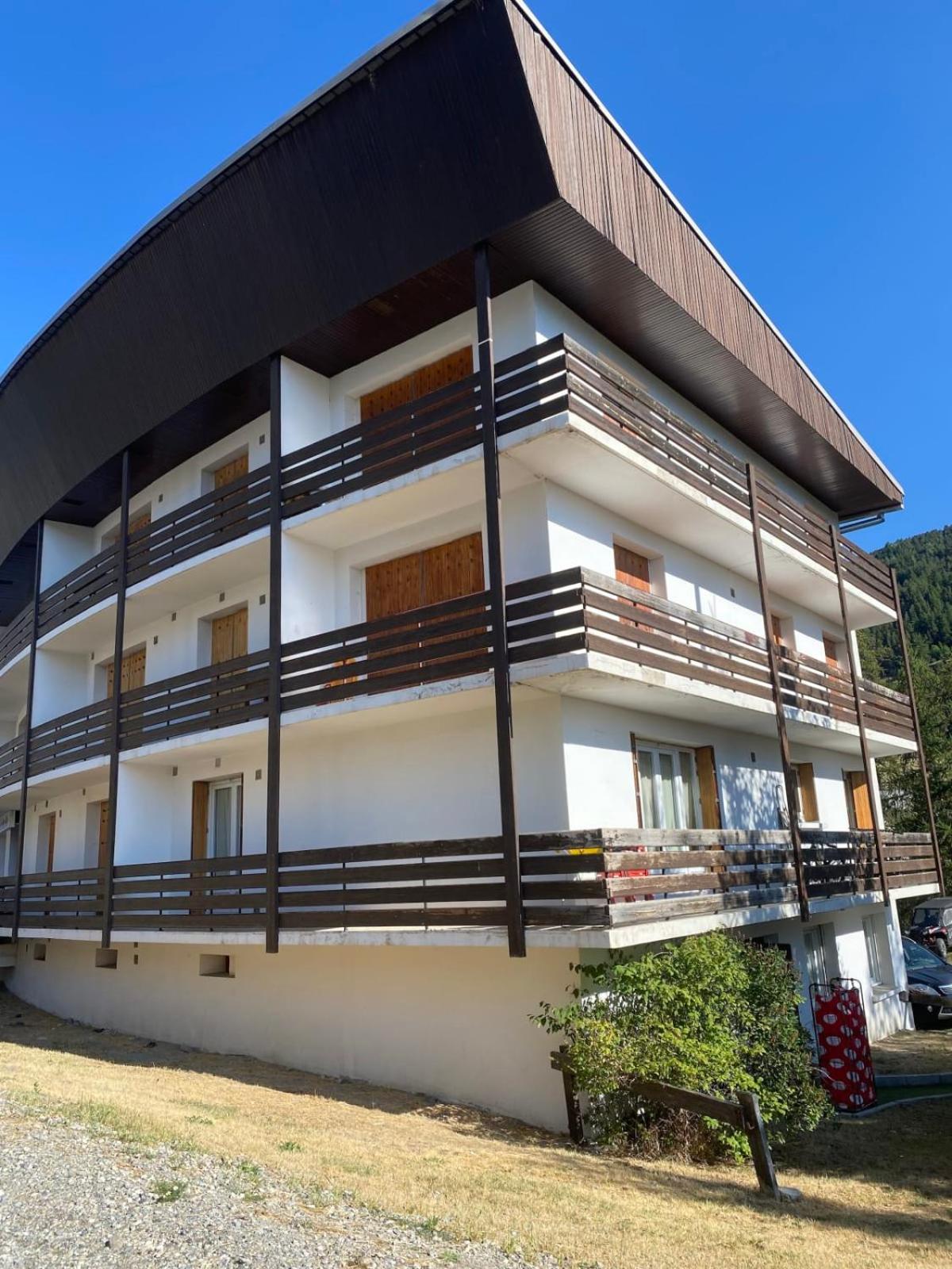 75m With Balcony Near The Slopes!