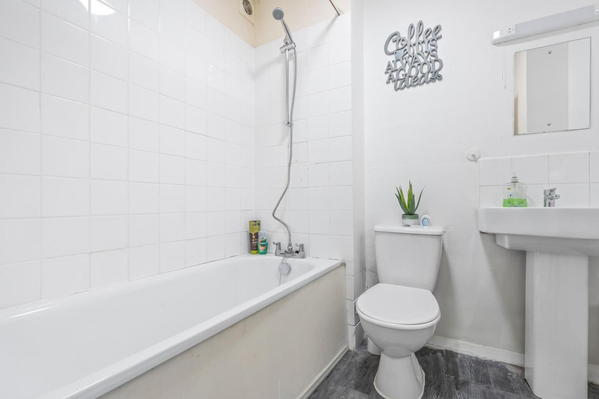 Spacious Urban Apartment in Croydon