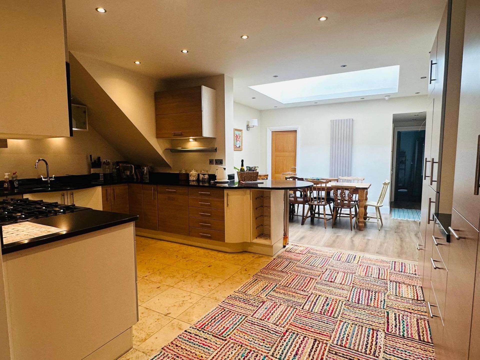 Luxury 2-bed stay, Rooftop Terrace, Hot tub, By Cruise Terminal, Oxford Street