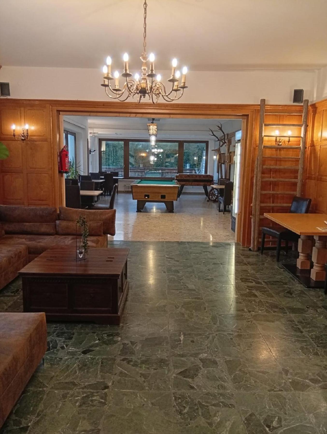 Communal lounge/ TV room