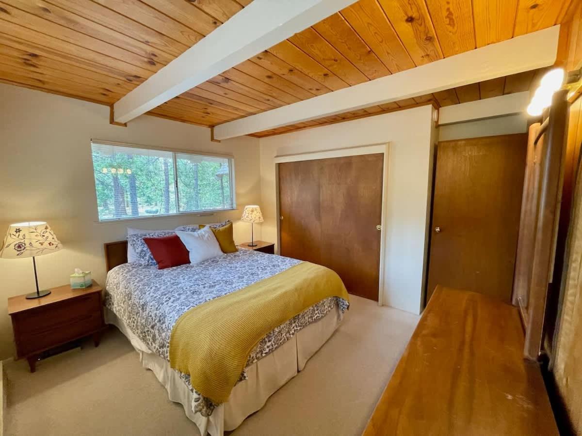 Blue Lake Chalet- 3 Bedroom + Loft/Pool Table in Arnold/Bear Valley (Pet-Friendly)