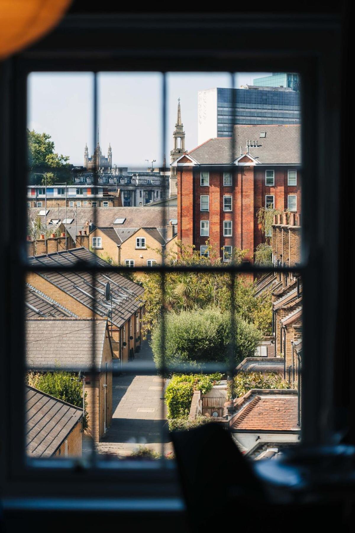 London's Great Escape 2 Bed Flat