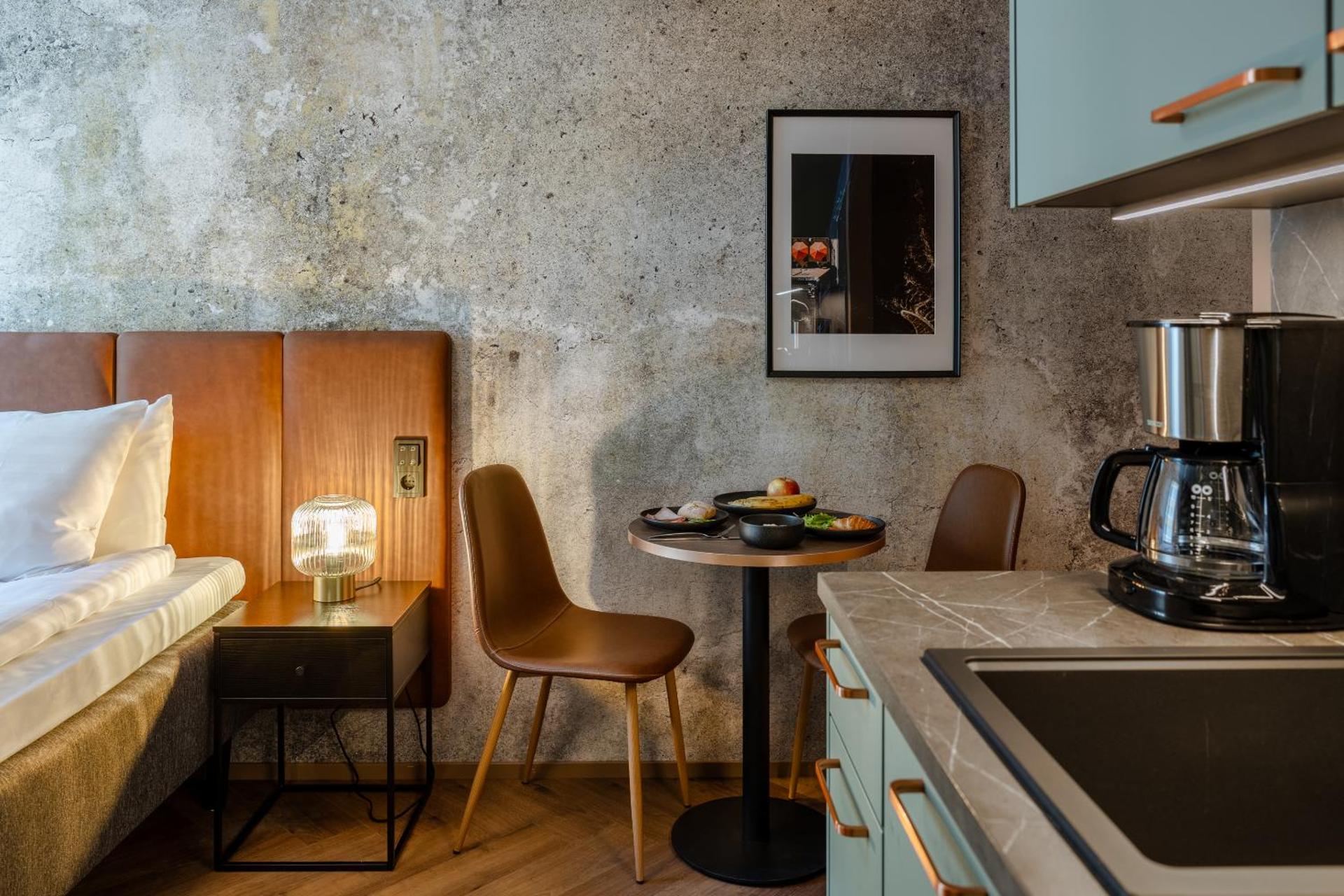 H28 - Hotel, Apartments and Suites by UHANDA