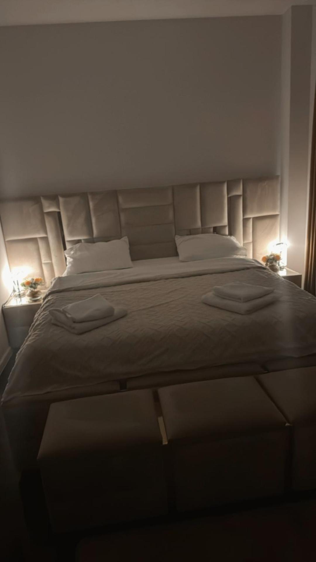 Adela & Robert Home cu piscină și parcare privată