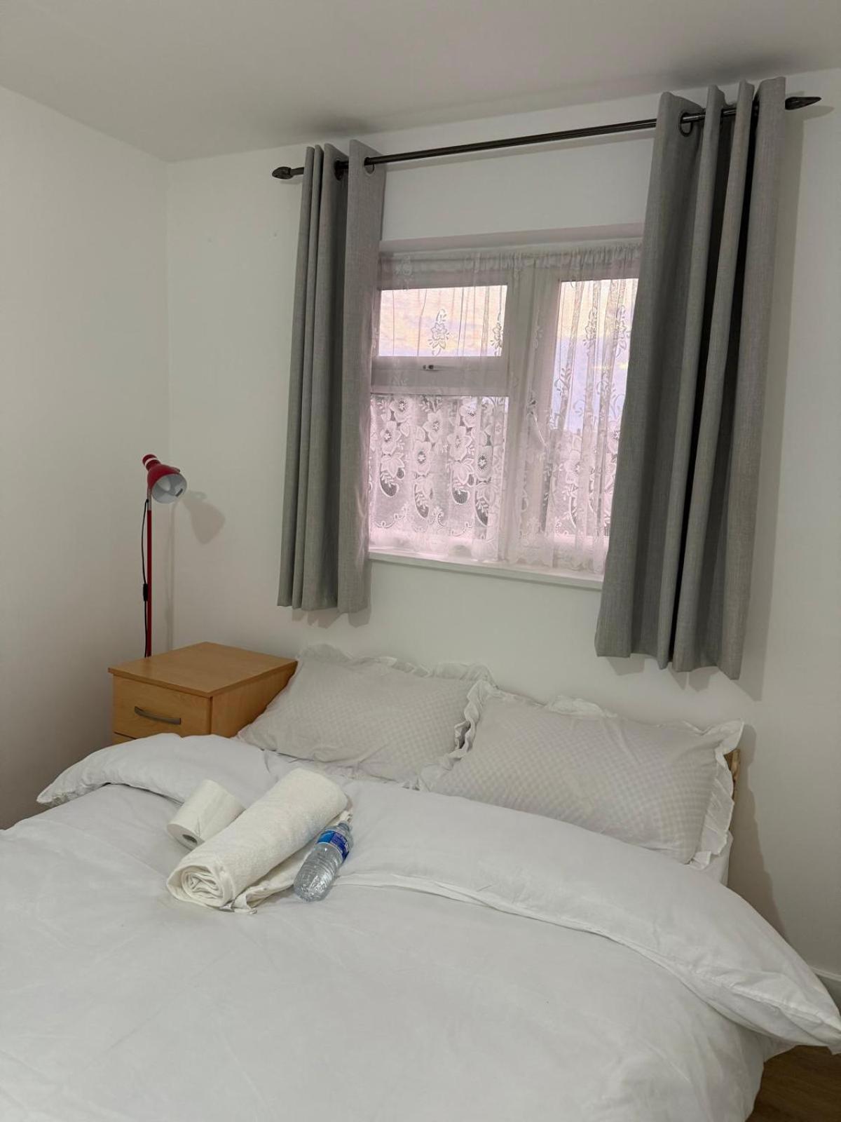 Spacious Double Room - Central Dartford