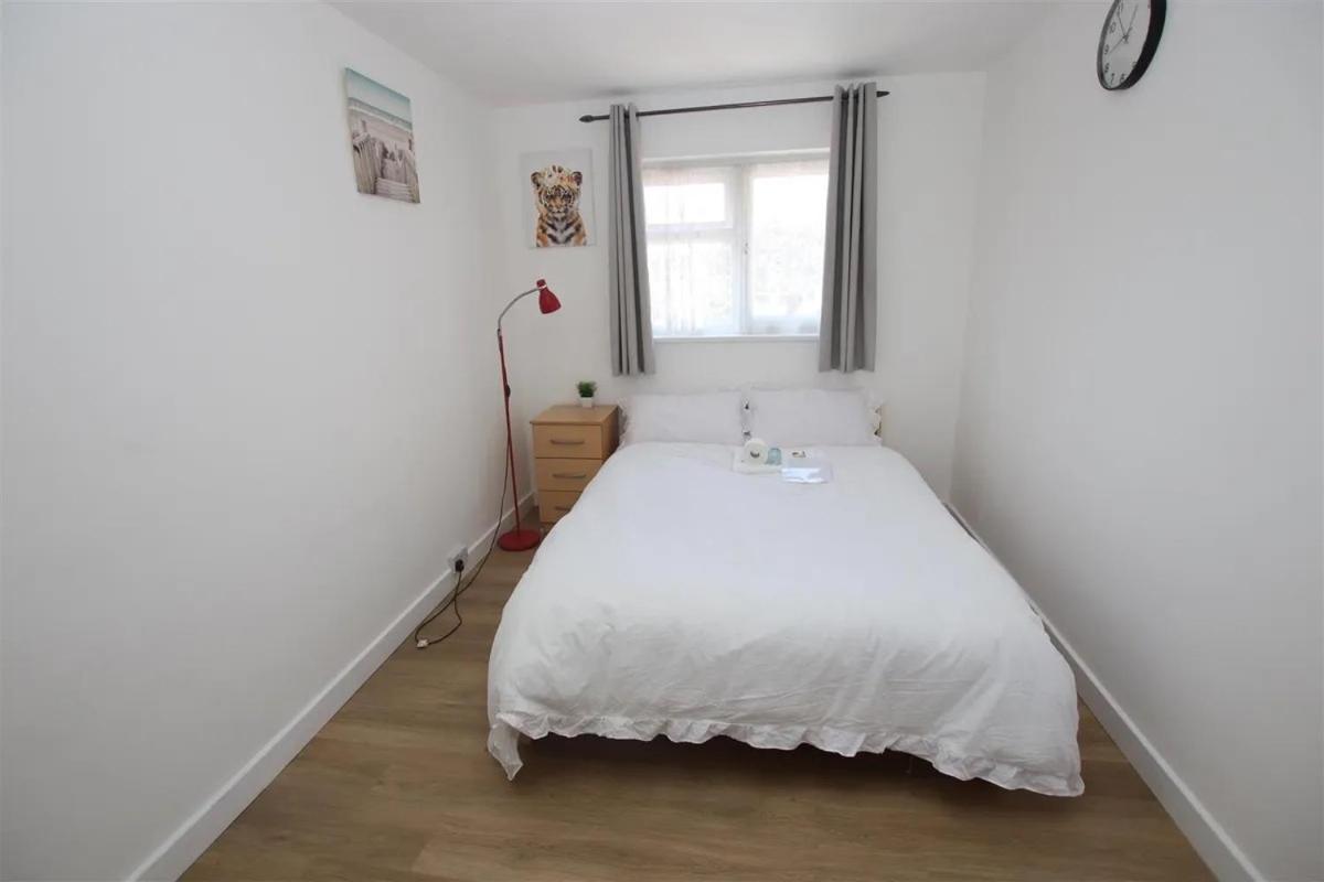 Spacious Double Room - Central Dartford