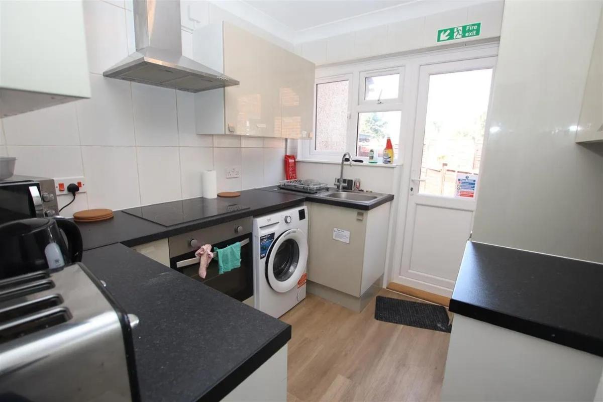 Spacious Double Room - Central Dartford