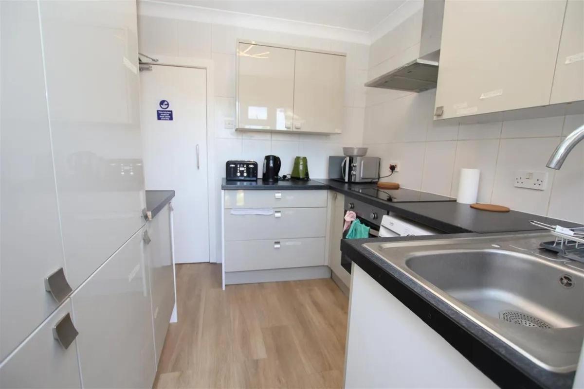 Spacious Double Room - Central Dartford