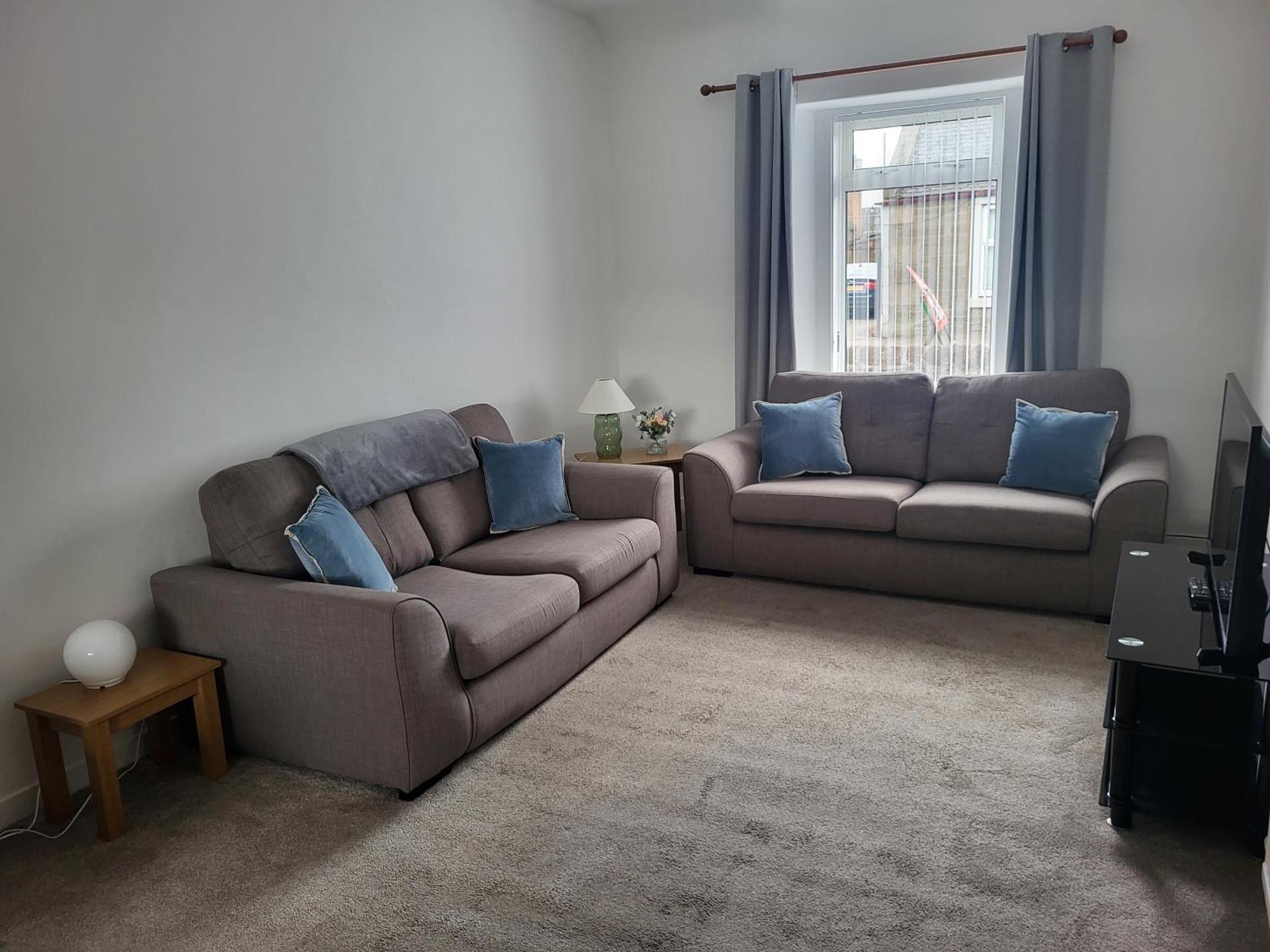 Central 2-bedroom bunglow with double sofa bed