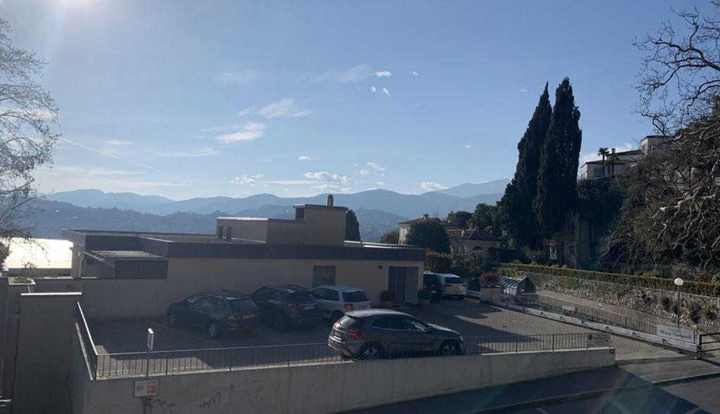 FLAT WITH AMAZING VIEW OVER THE GULF OF LUGANO