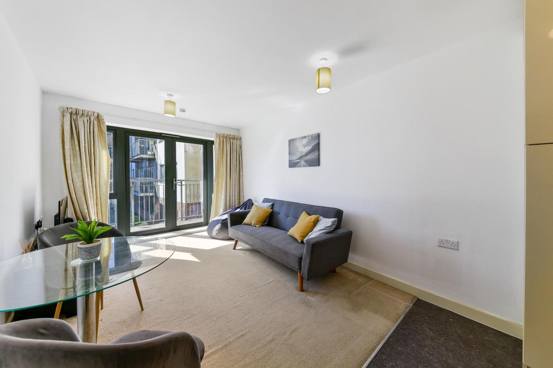 Modern 1 bed apartment in Bow- Free parking