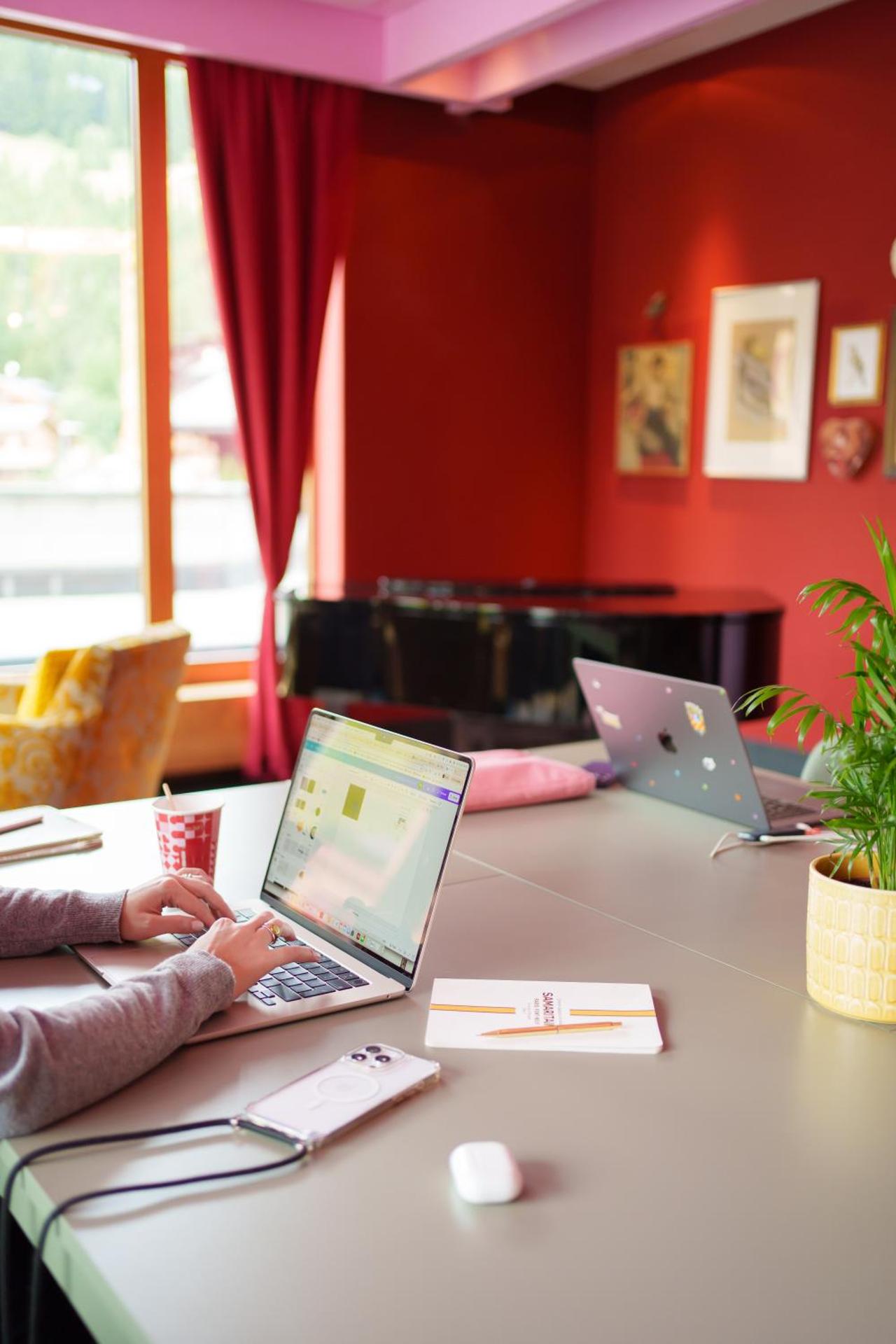 Communal lounge/ TV room