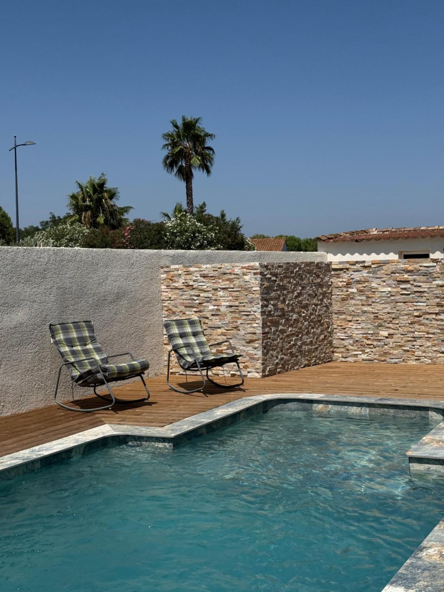 Villa avec piscine privée entre terre, ville et mer