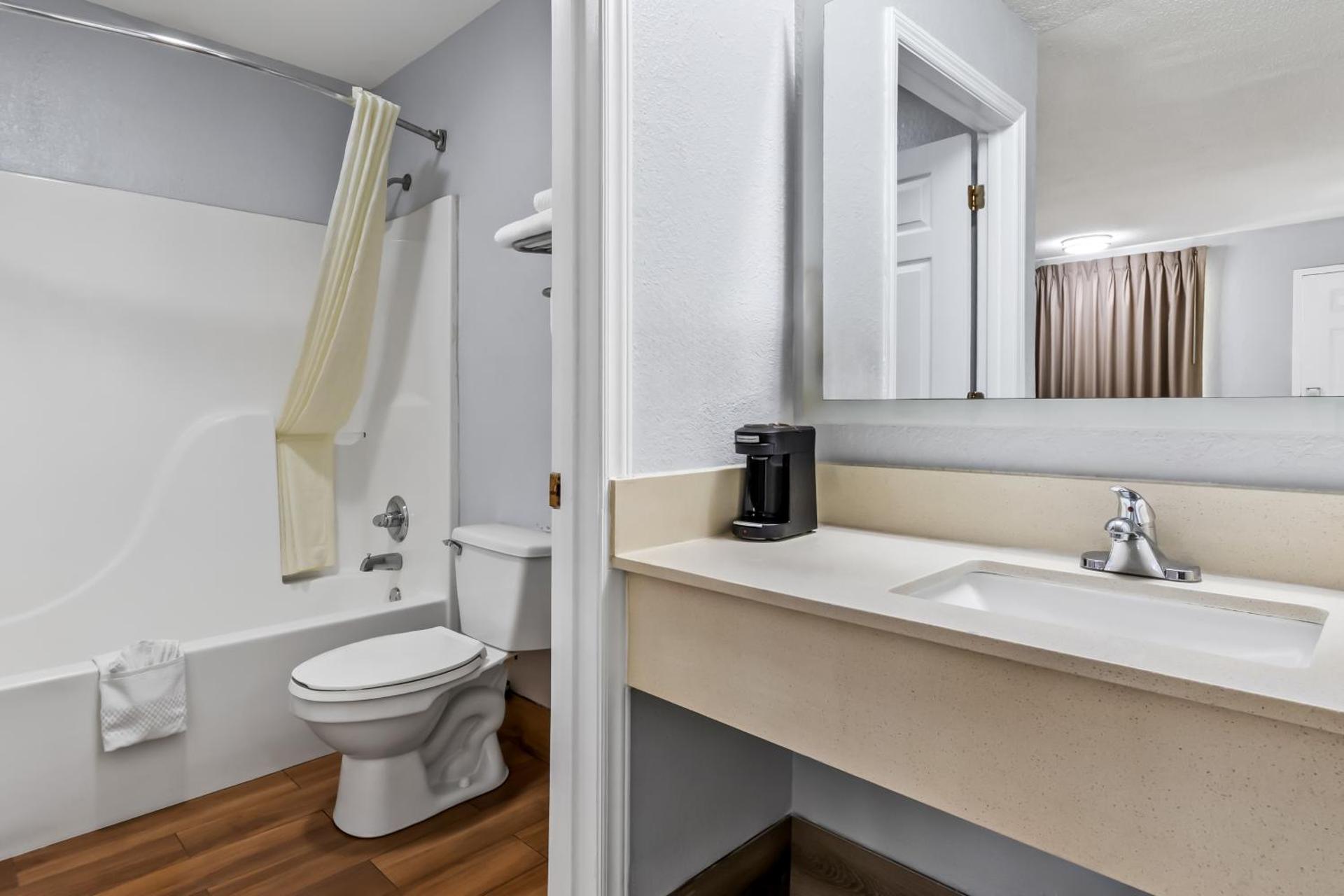 Queen Room- non-smoking