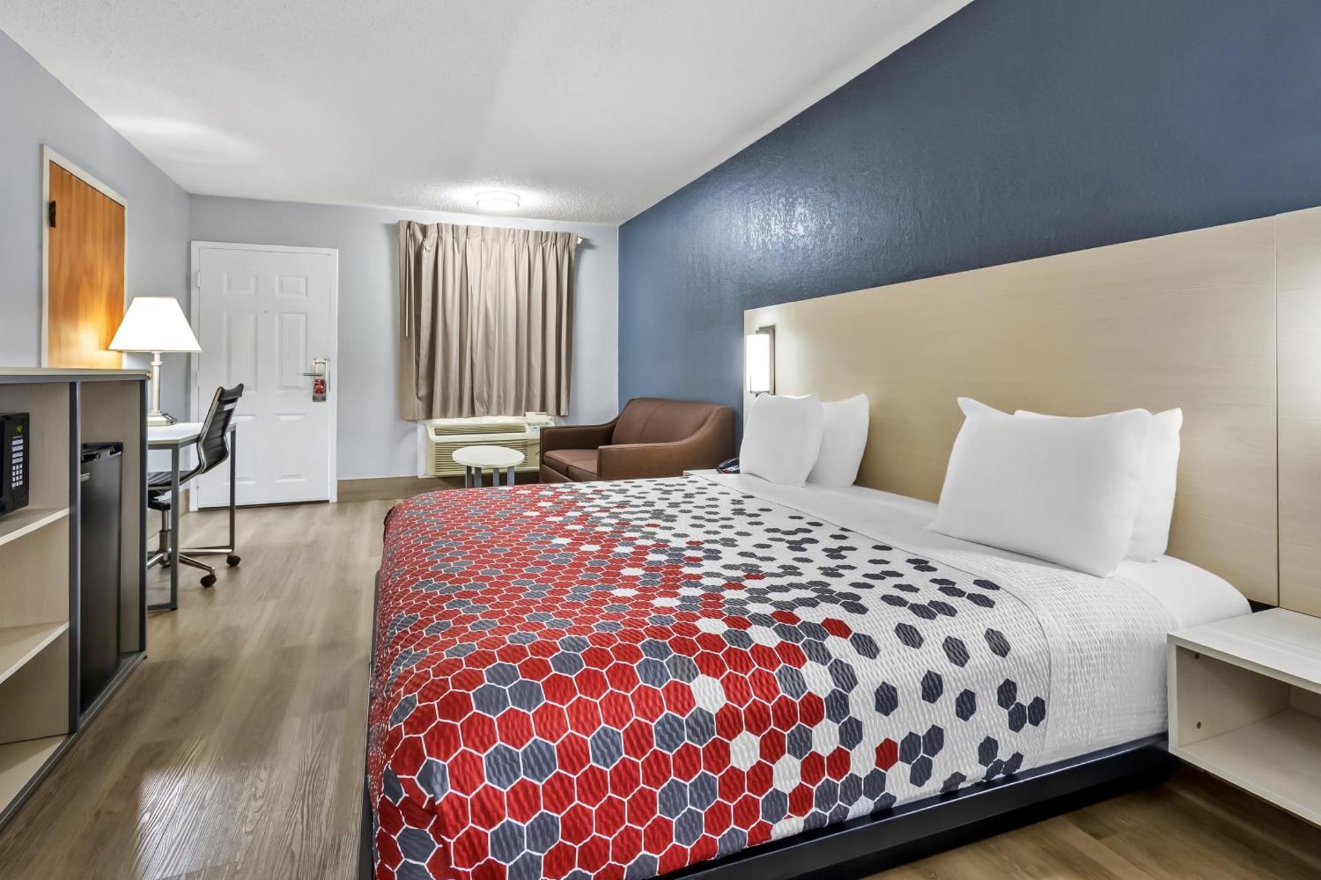 King Room - Accessible/Smoking