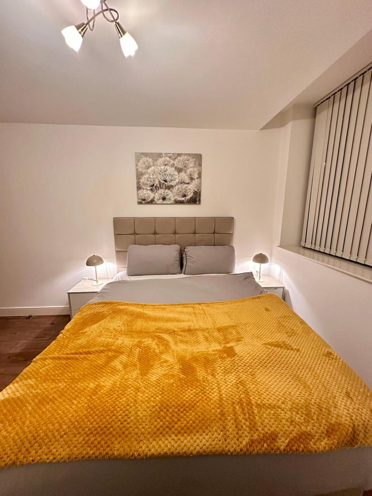 1 Bedroom Apartment- Free Parking, Broad St, City Centre