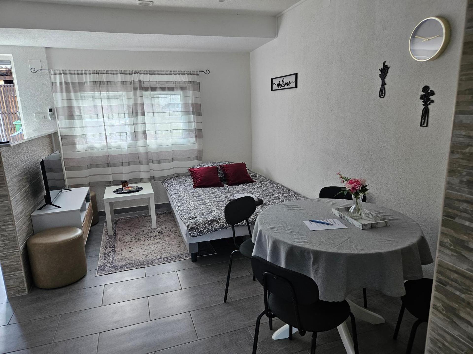 Tiny House Ciciban - self check in and check out