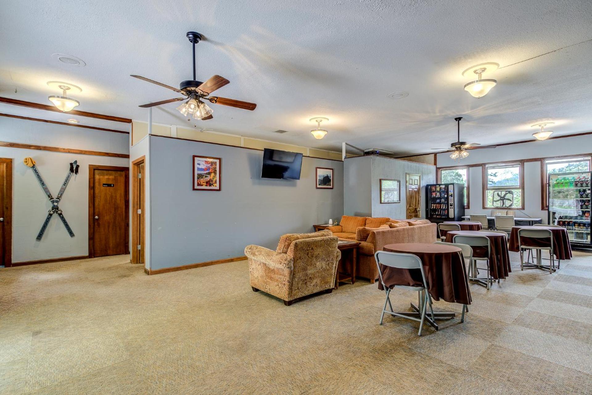 Communal lounge/ TV room