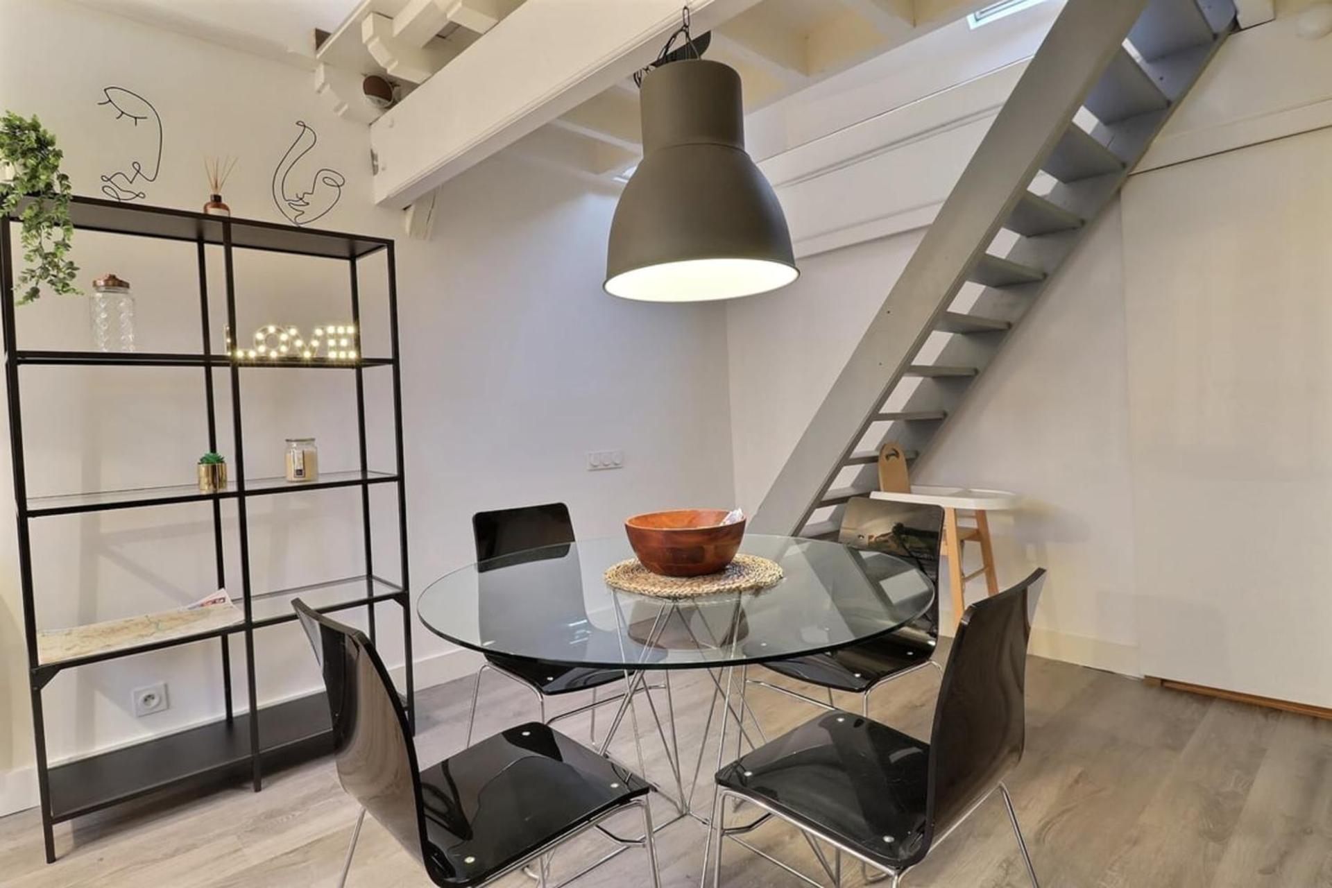 The Loft Under the Roofs - Near the Train Station