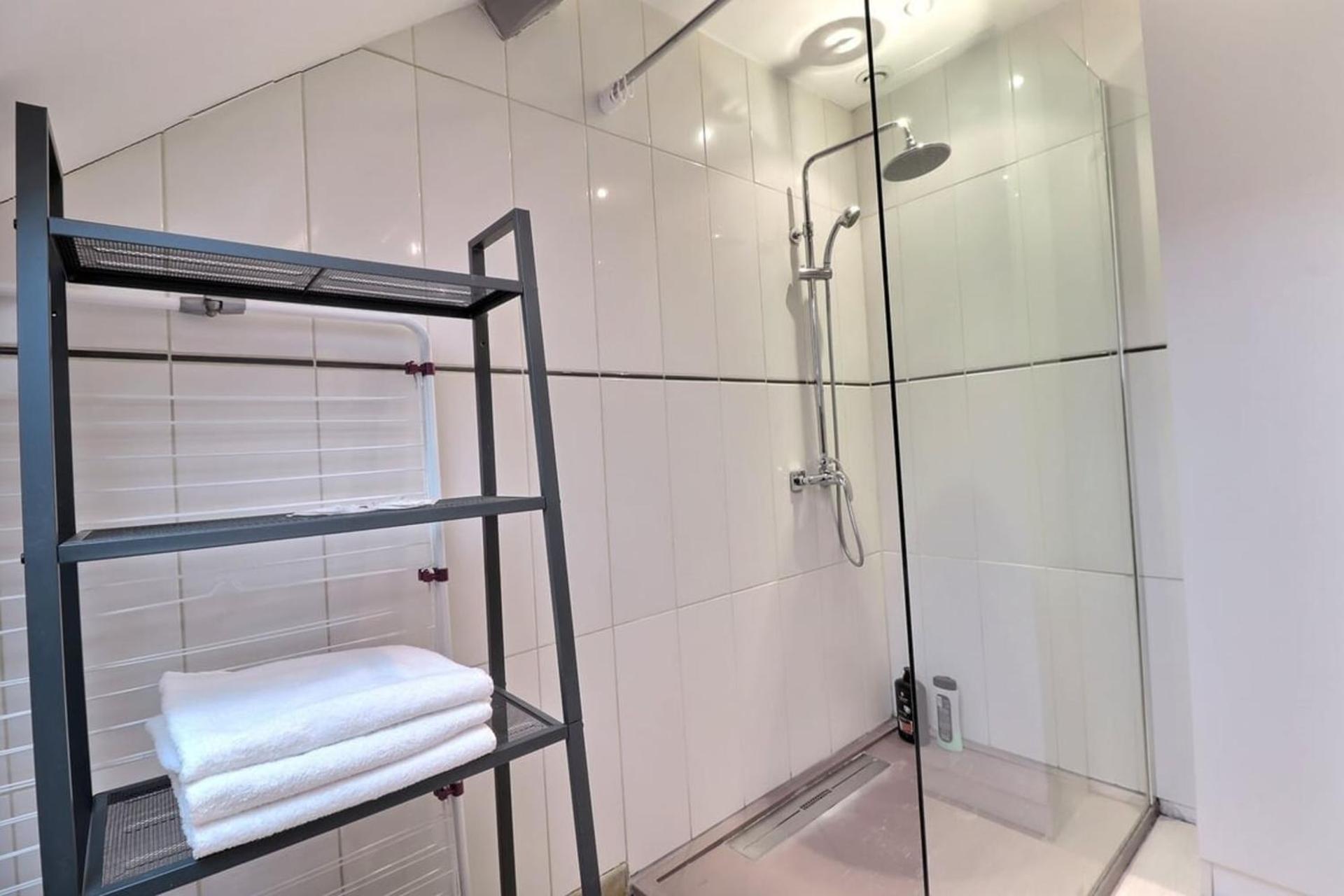 The Loft Under the Roofs - Near the Train Station