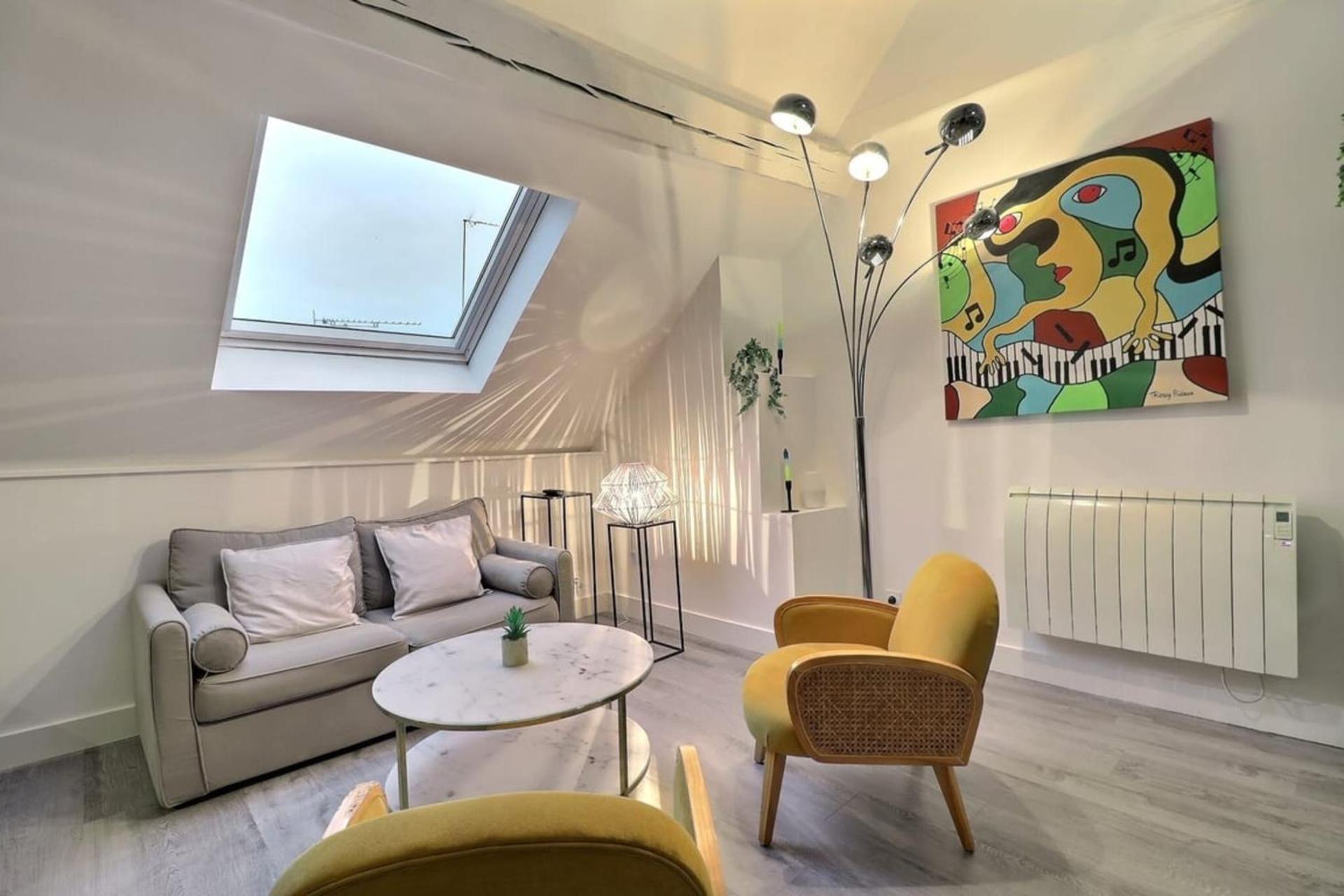 The Loft Under the Roofs - Near the Train Station