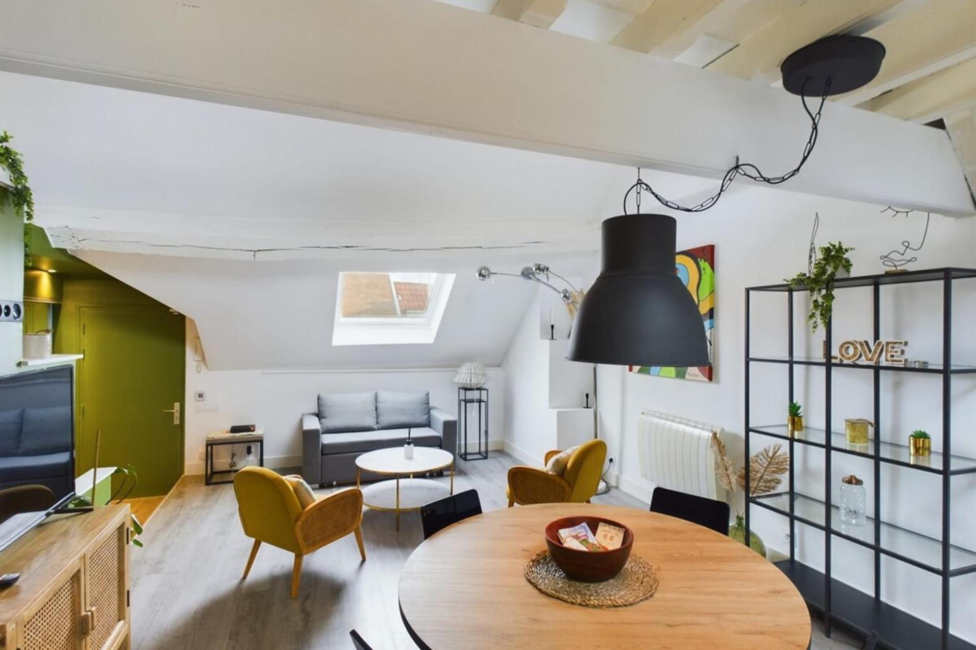 The Loft Under the Roofs - Near the Train Station