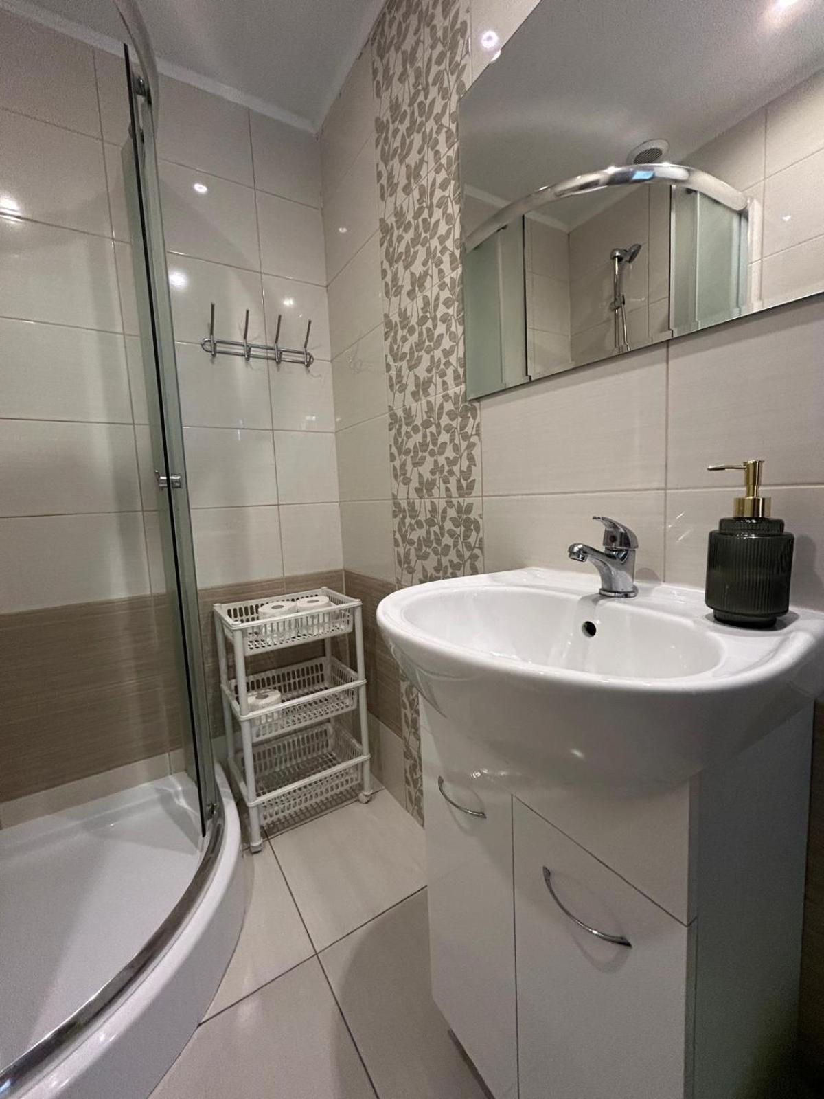 Duży całoroczny domek - dwie łazienki, balia