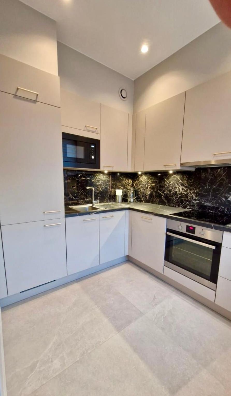 Modern cozy flat close to Attractions & Transport