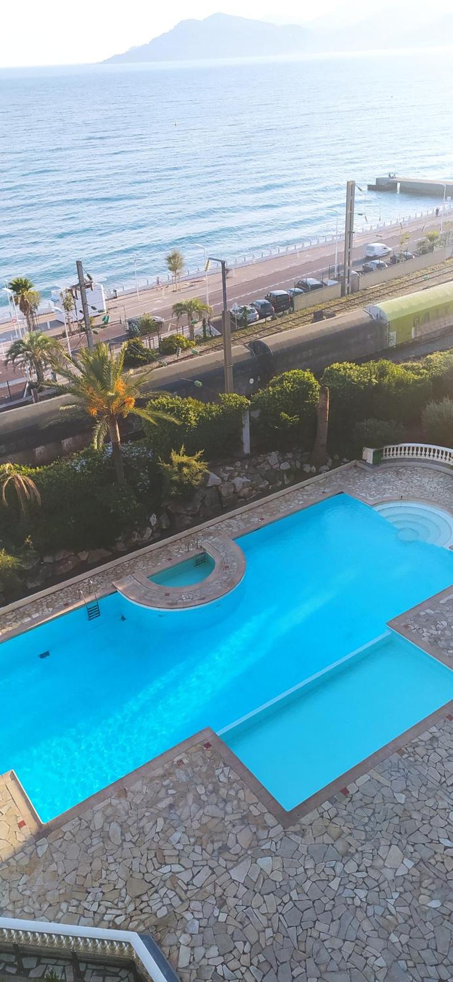 Cannes plages du Midi Appartements climatisés Bord de mer de 1 à 6 pers, 2 piscines, Parking privatif inclus