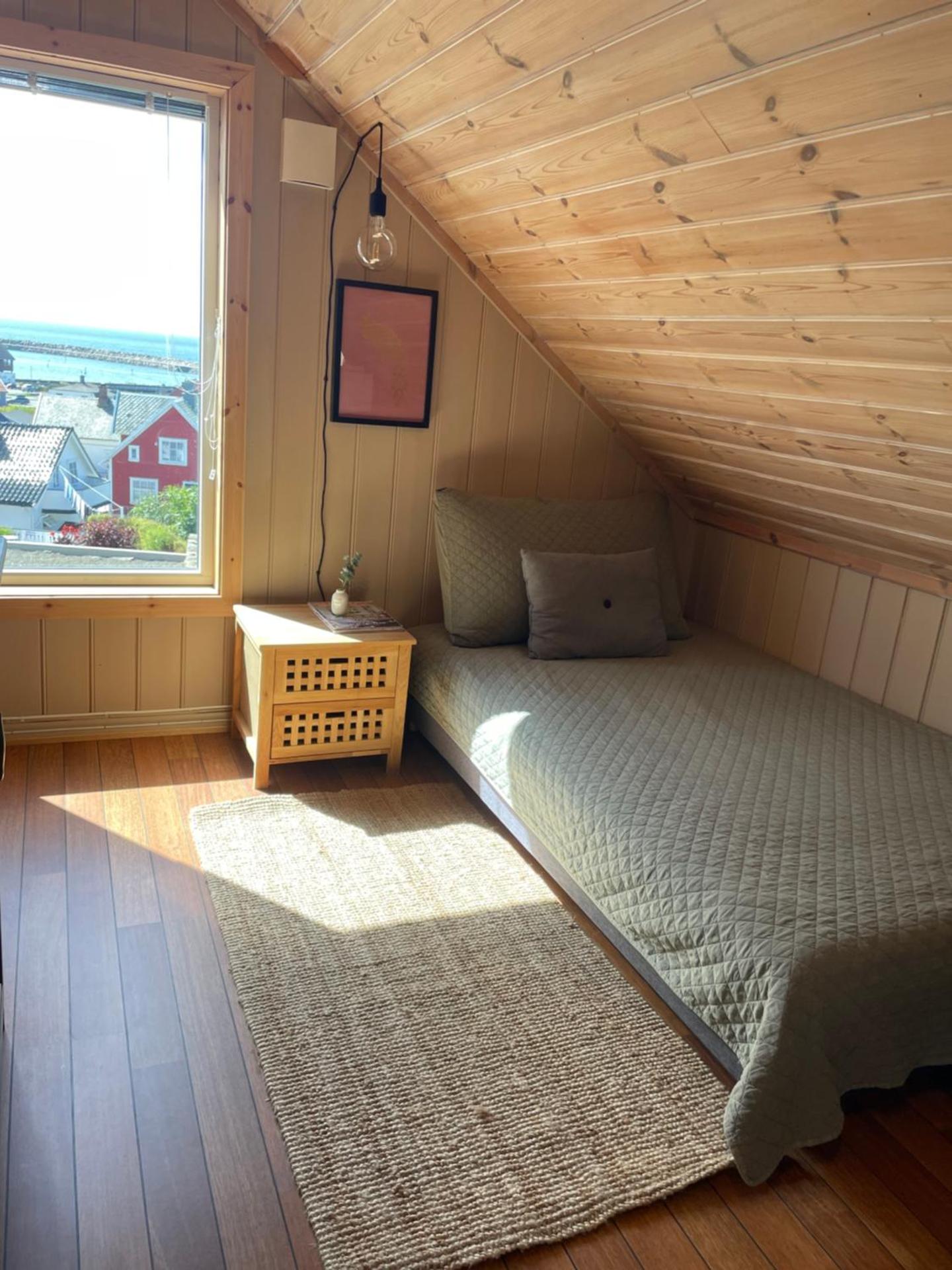 Havbris apartment with sea view in Borhaug, Farsund