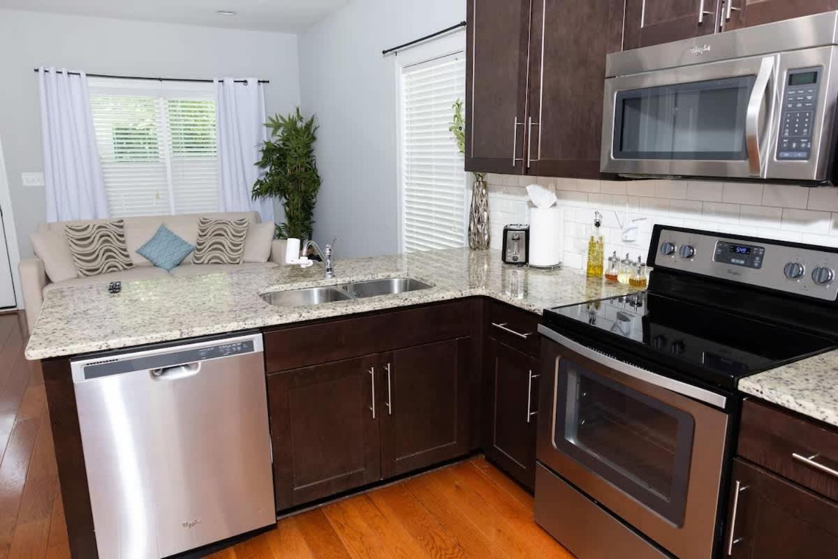 Fire Pit - 4 Min from UNC - 7 Min from Carrboro - Fast Wi-Fi