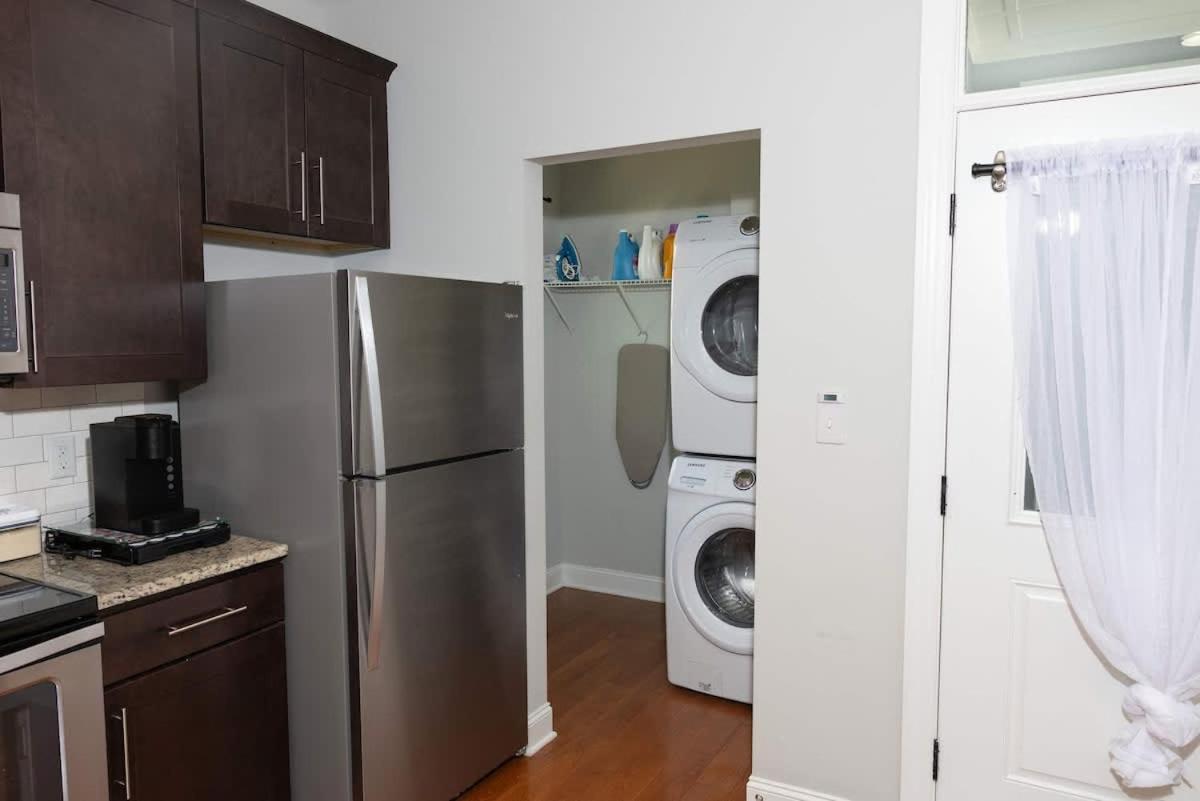 Fire Pit - 4 Min from UNC - 7 Min from Carrboro - Fast Wi-Fi