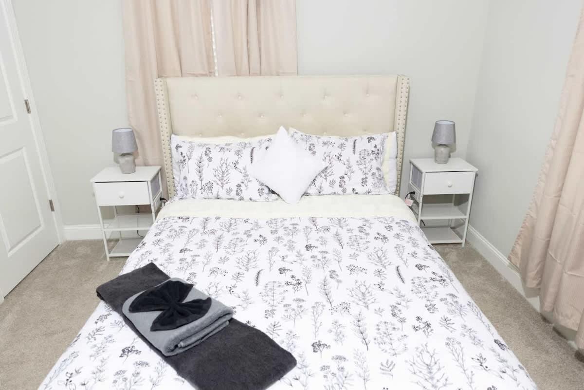 Fire Pit - 4 Min from UNC - 7 Min from Carrboro - Fast Wi-Fi