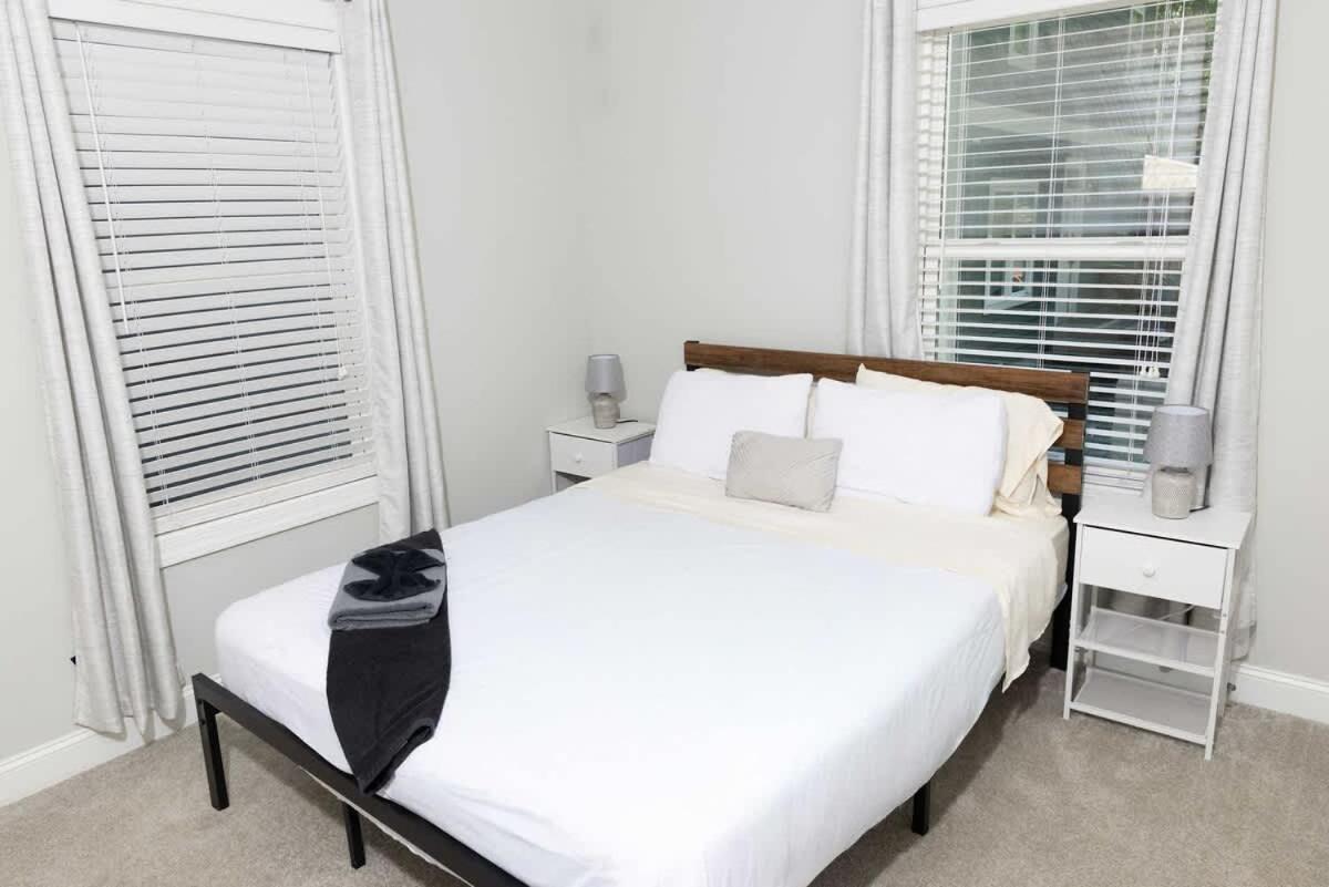 Fire Pit - 4 Min from UNC - 7 Min from Carrboro - Fast Wi-Fi