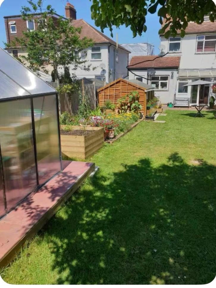 EEJs Grand 5 Bed Home- London, Greenwich