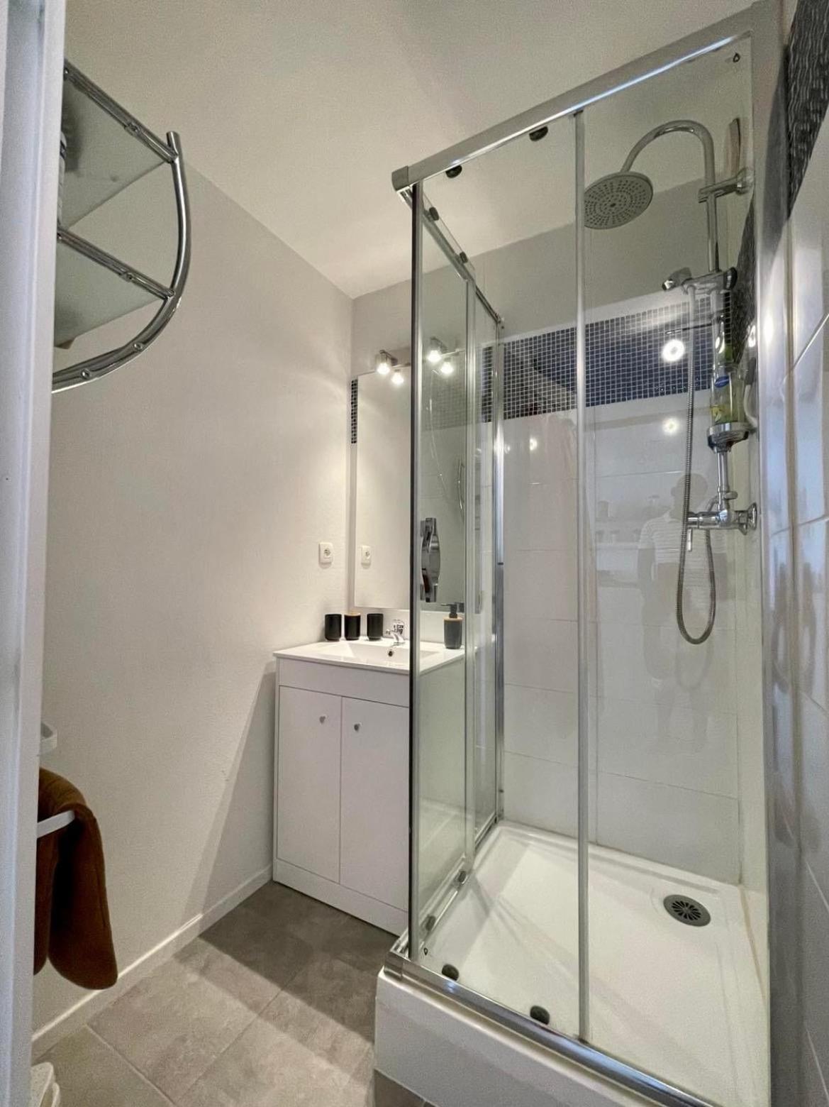 Bara ,Balcony ,Parking ,Patte d'oie neighborhood