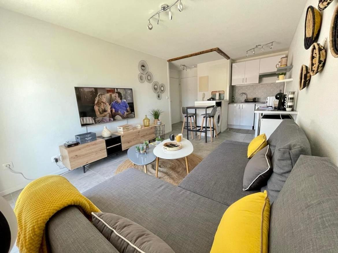 Bara ,Balcony ,Parking ,Patte d'oie neighborhood