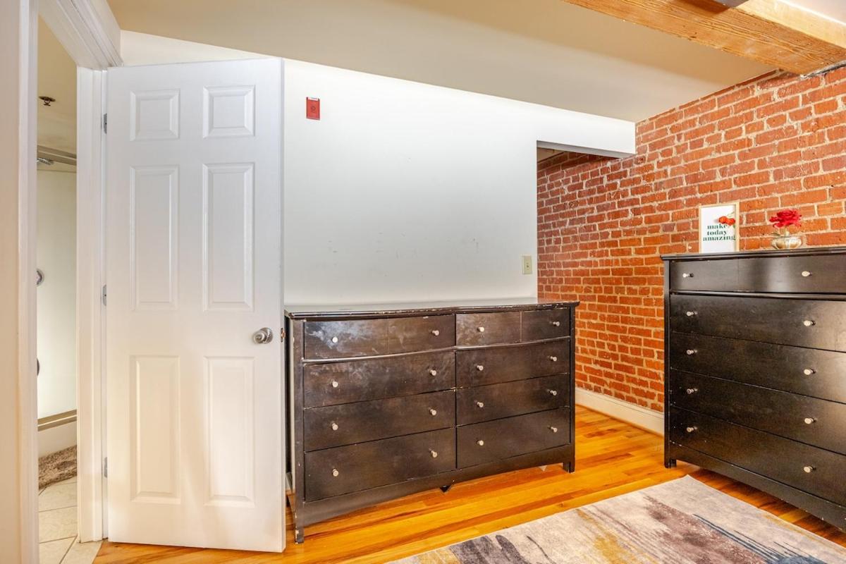 Cozy 1BR Apt in Downtown Richmond, Nearby Attractions