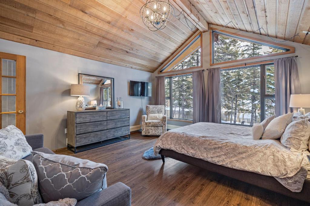 Canmore Cabin by Canadian Rockies Vacation Rentals