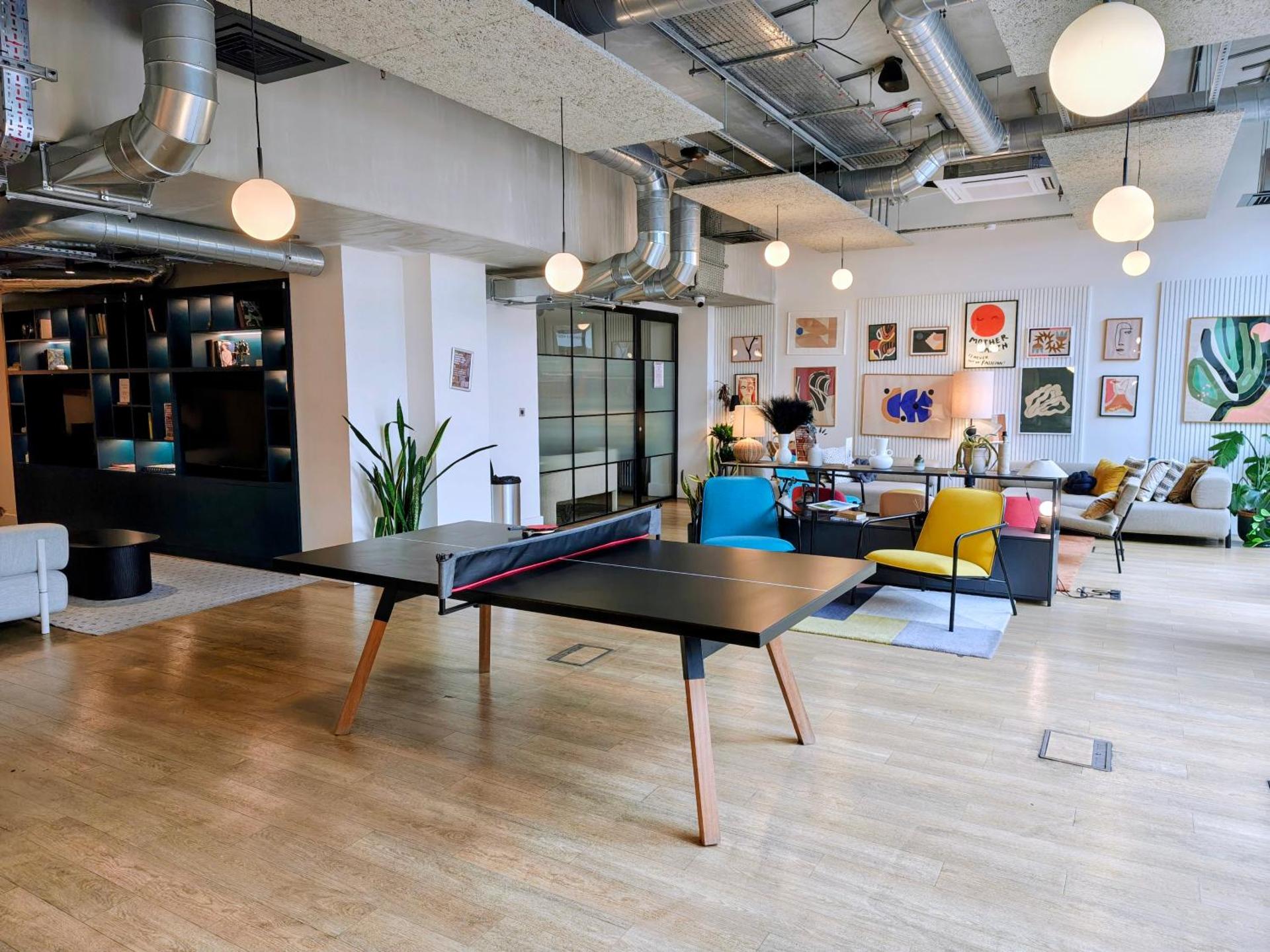 Large Cosy Studio Apartment Next To Stadium With Gym