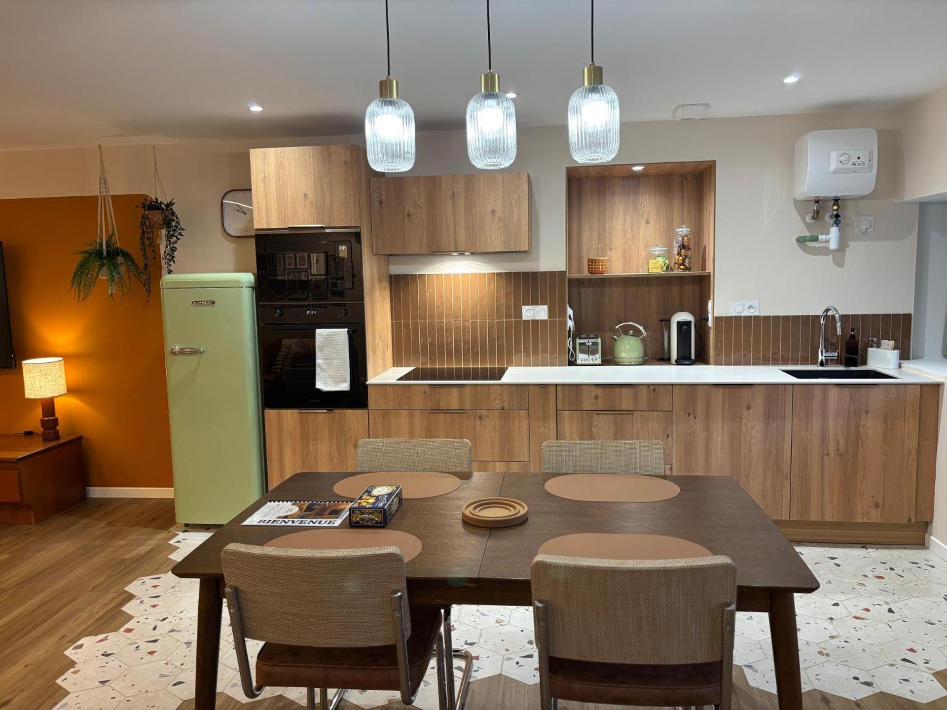 Kitchen or kitchenette