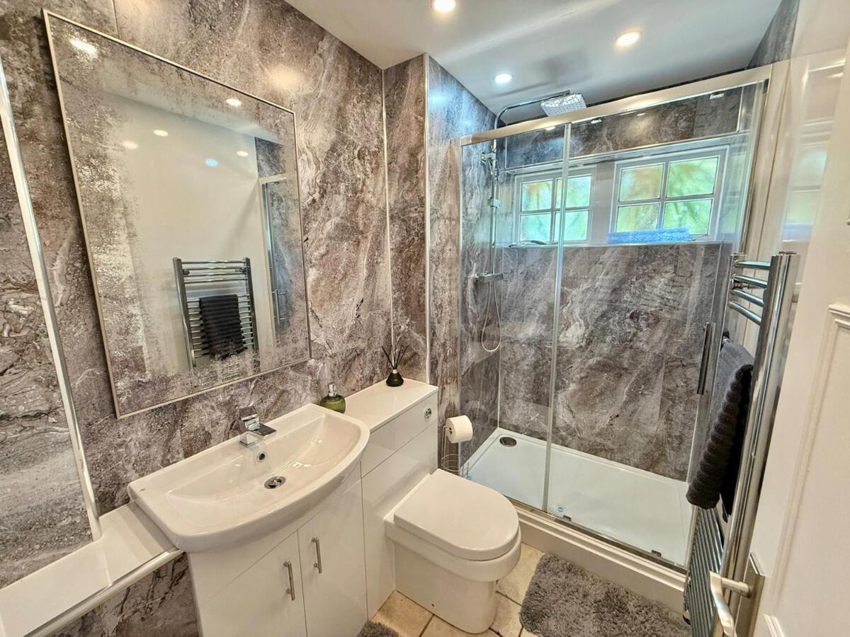 Charming 2 Bedroom Mews Cottage