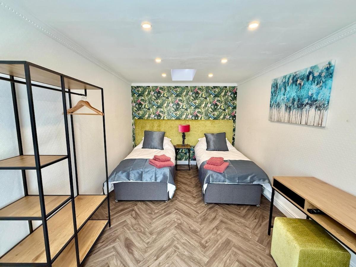 Charming 2 Bedroom Mews Cottage