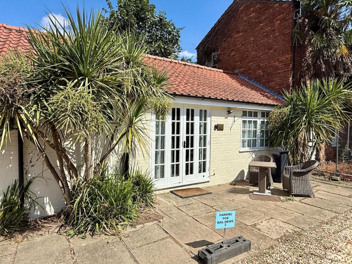 Charming 2 Bedroom Mews Cottage